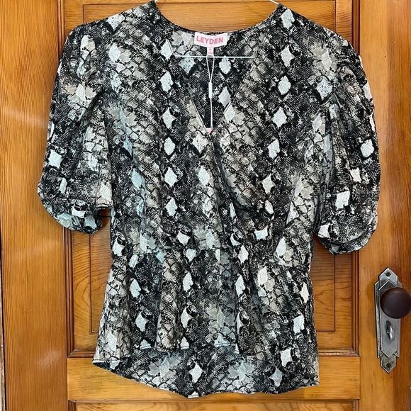 Leyden Faux Snakeskin Puffy Half Sleeve Blouse Women’s Medium - Picture 1 of 8